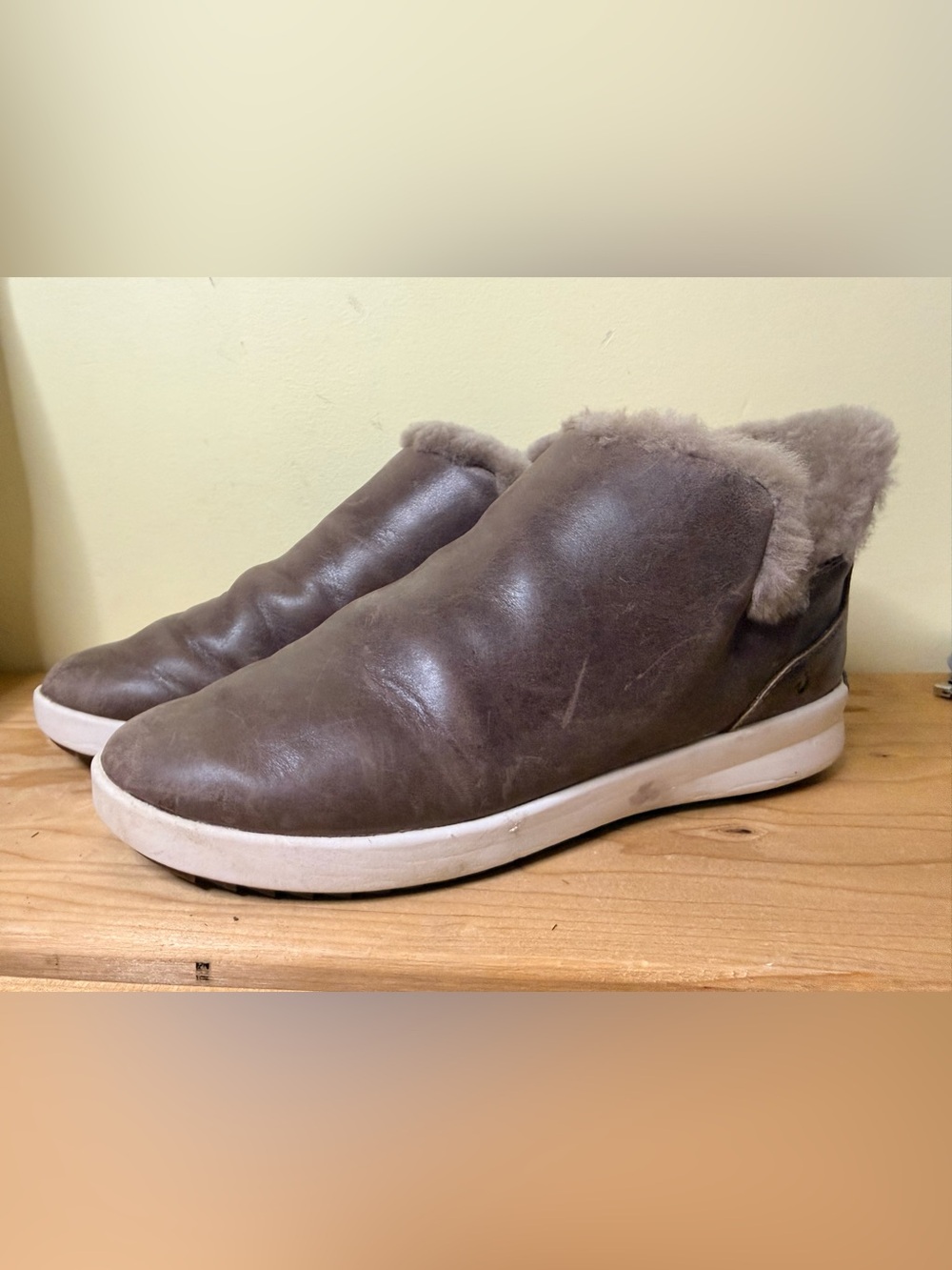 OluKai Womens Malua Hulu Boot Sz 8.5 Brown Leather Shearling Sherpa Slip On Shoe